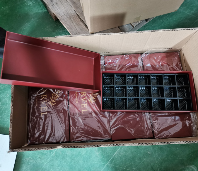 Caja de regalo de chocolate con personalización creativa