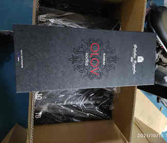 Cajas de vino y cajas de chocolate cargadas desde la fábrica de Boxpackhub