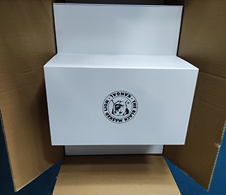 Caja de regalo con imán personalizada para la marca de gorra de béisbol suiza.