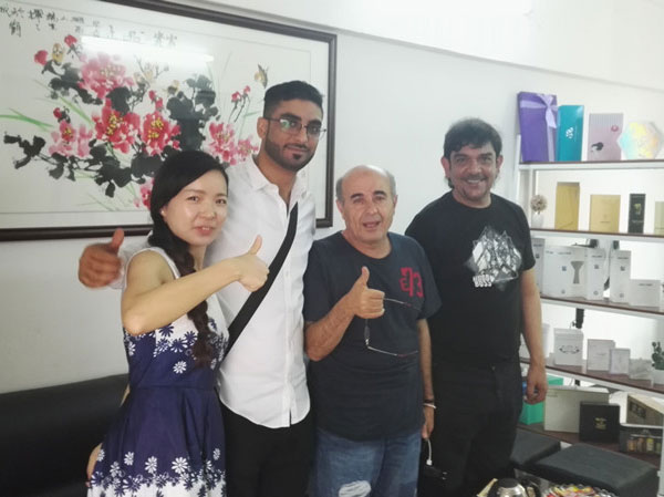 Una caja de perfume única diseñada para Raji